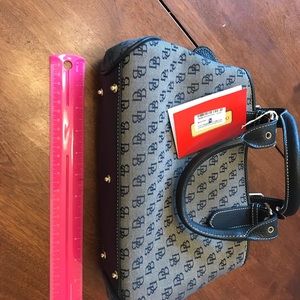 Ladies Dooney and Burke purse. Tags still on